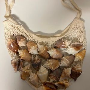 Florida Fighting Conch Shells w/net bag.